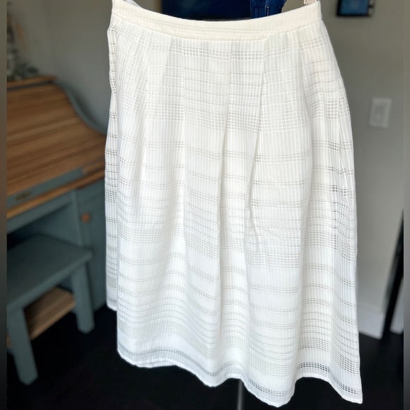 High Waisted Eyelet Skirt White Size Small - Picture 2 of 8